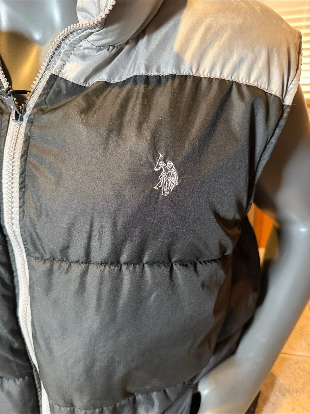 U.S. Polo Assn. Men’s Black and Light Gray Puffer Vest Size XL